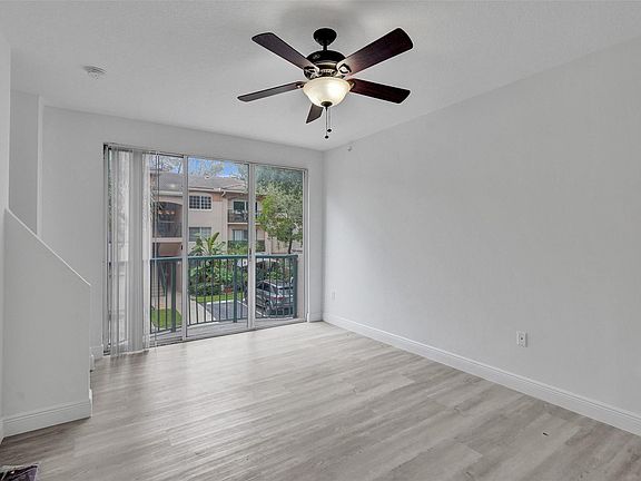 4th image of 2107 SE 10th Avenue #802