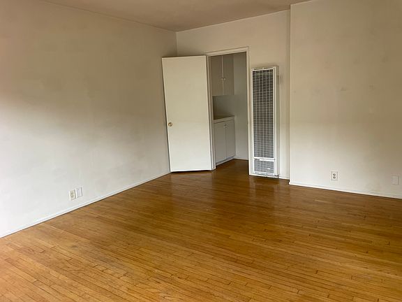 4th image of 1311 E 1st St APT 9