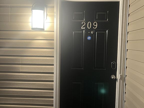 2nd image of 623 Wyndhurst Dr Unit 209