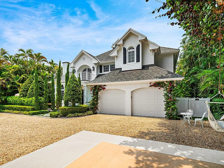 477 NE Spanish Ct — Photo 4