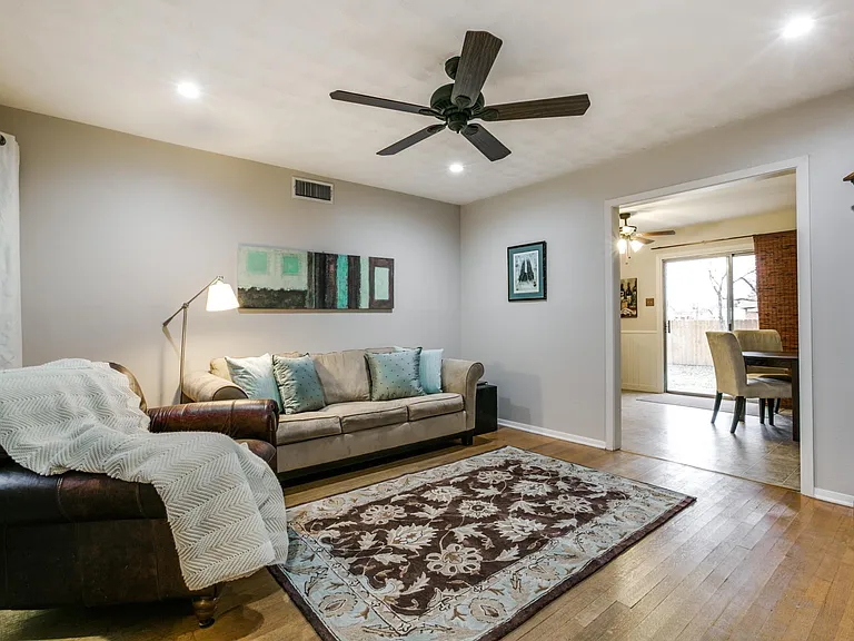 512 Vernet St — Photo 3
