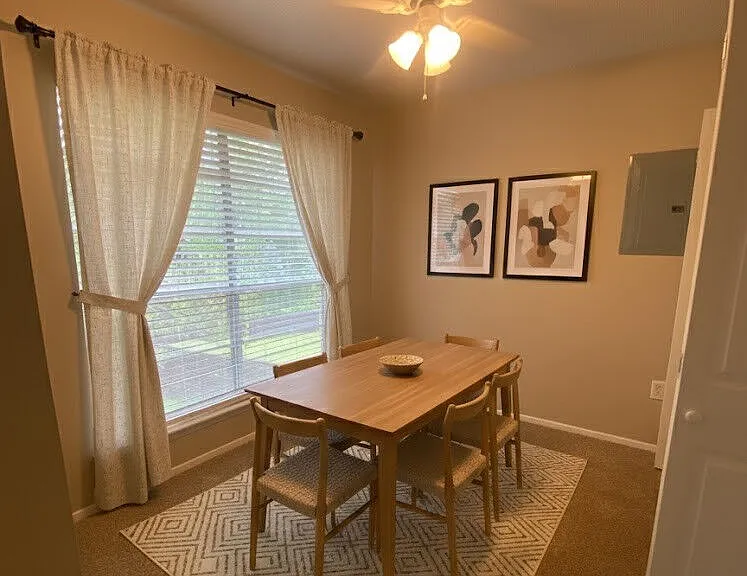 Oak Hollow Apartments — Photo 16