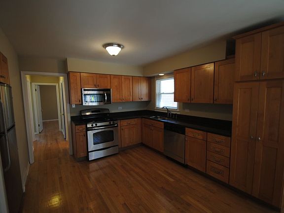 3rd image of 9754 S California Ave