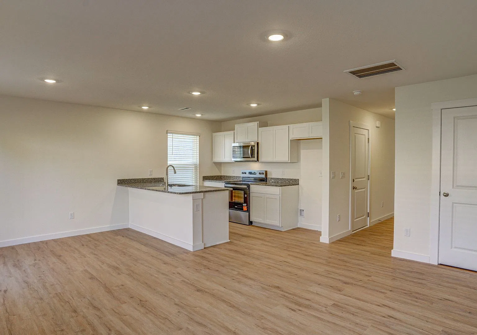New Construction - 3 Bdrms, 2.5 Bths, Garage, Jonesborough Townhouse — Photo 4