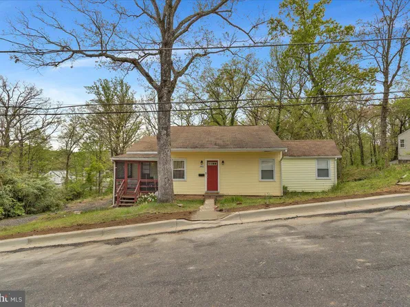 6813 3rd St, Riverdale, MD 20737