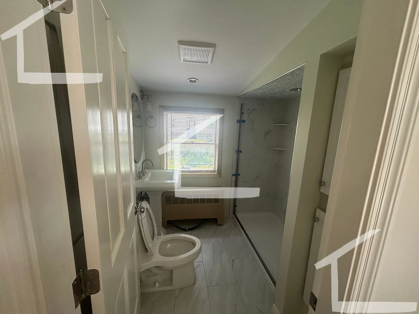 Charming 3.5 Bedroom-No Broker Fee — Photo 4