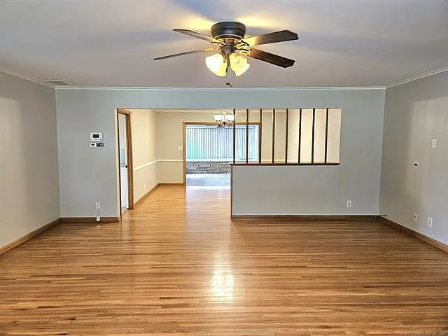 3 bed, 2.0 bath, 2159 sqft, $1,950 — Photo 2