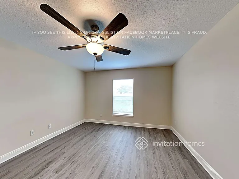 462 NW Riverside Dr — Photo 8