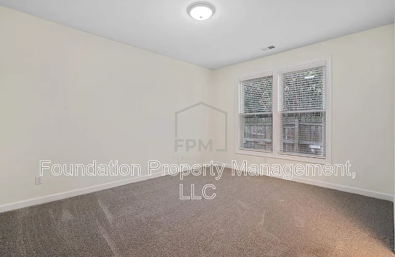 1470 Lyndale Ave — Photo 21