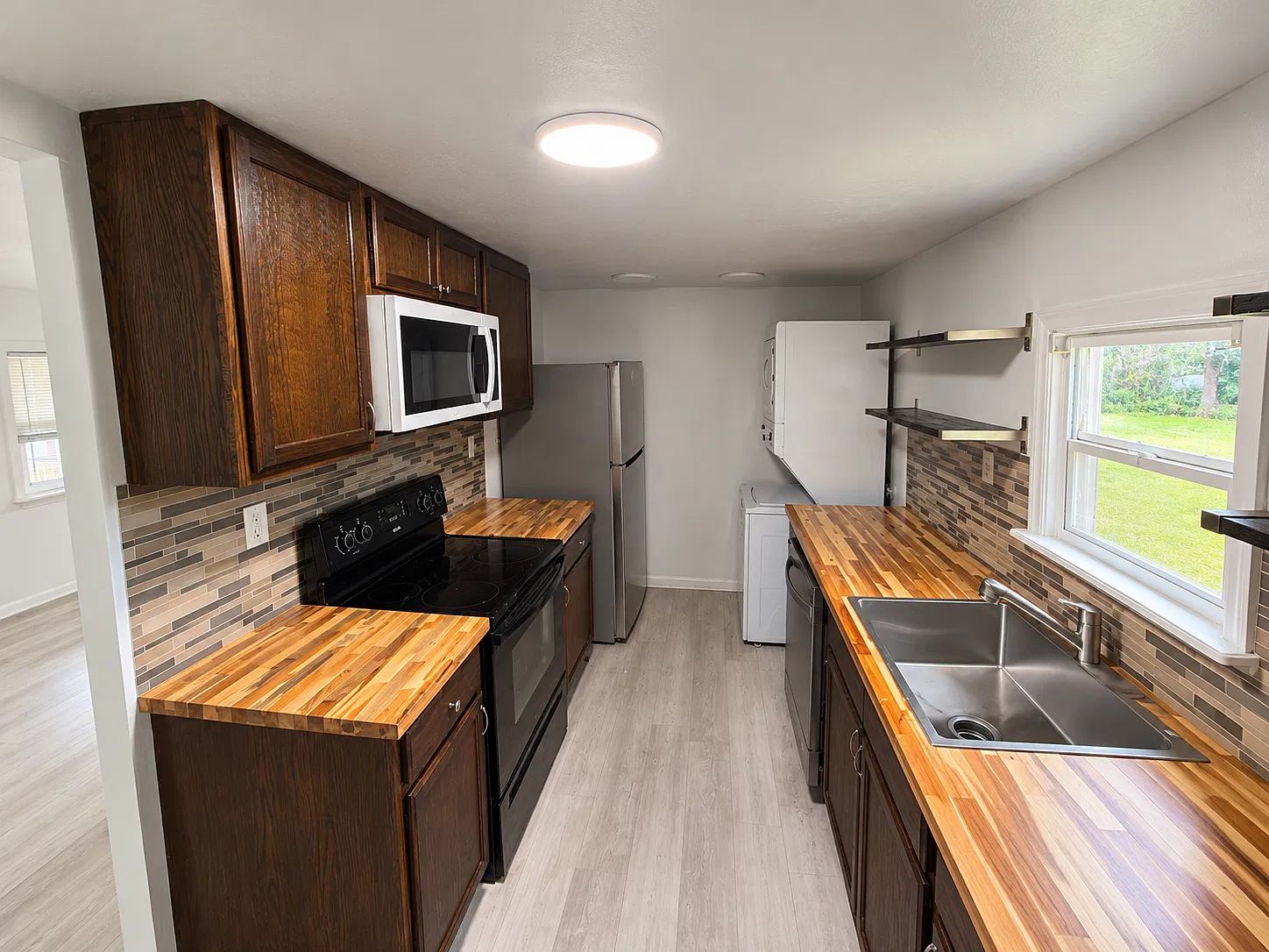 2 bed, 640 sqft, $1,850 — Photo 3