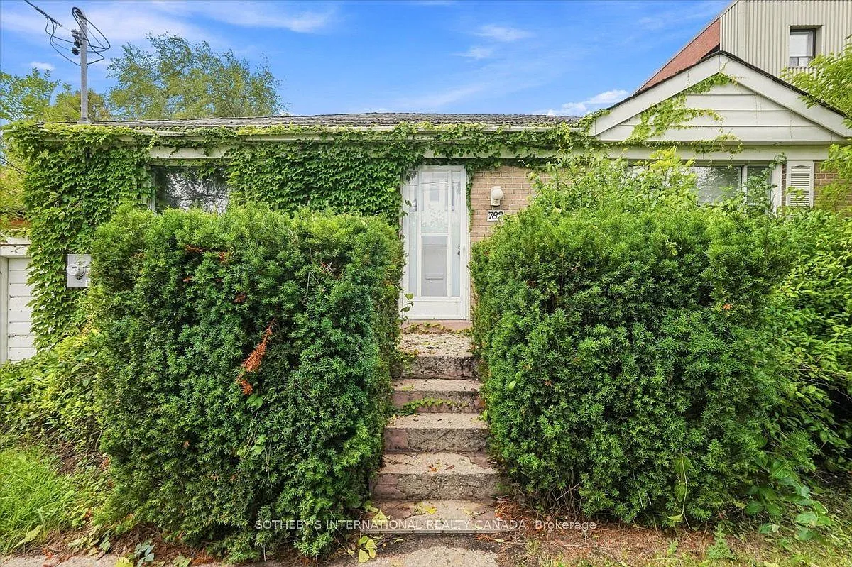 4 bed, $3,600 — Photo 1