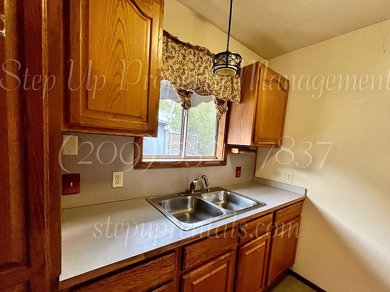 20675 Lower Hillview Dr — Photo 6