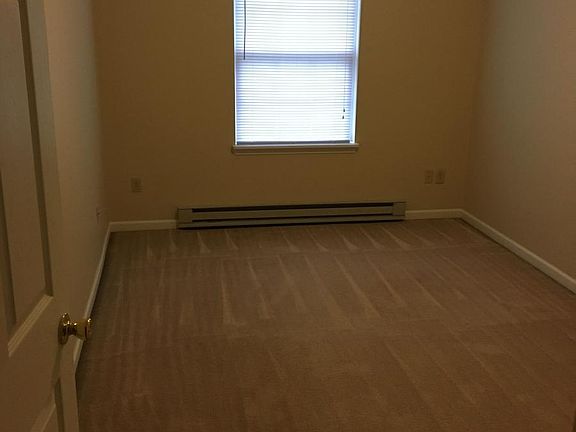 4th image of 8820 Stone Way NW