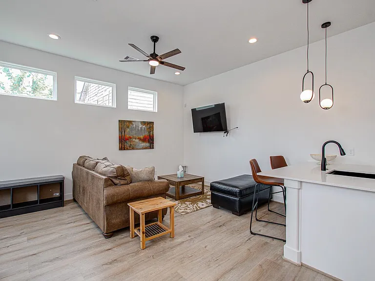 203 Danna Ln #D — Photo 5