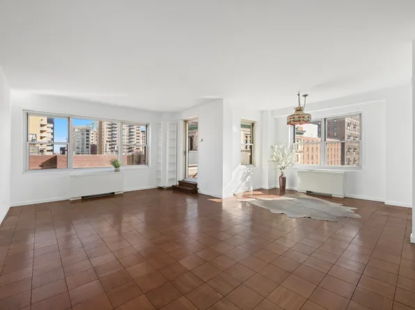 20 East 9th Street image 1 of 31