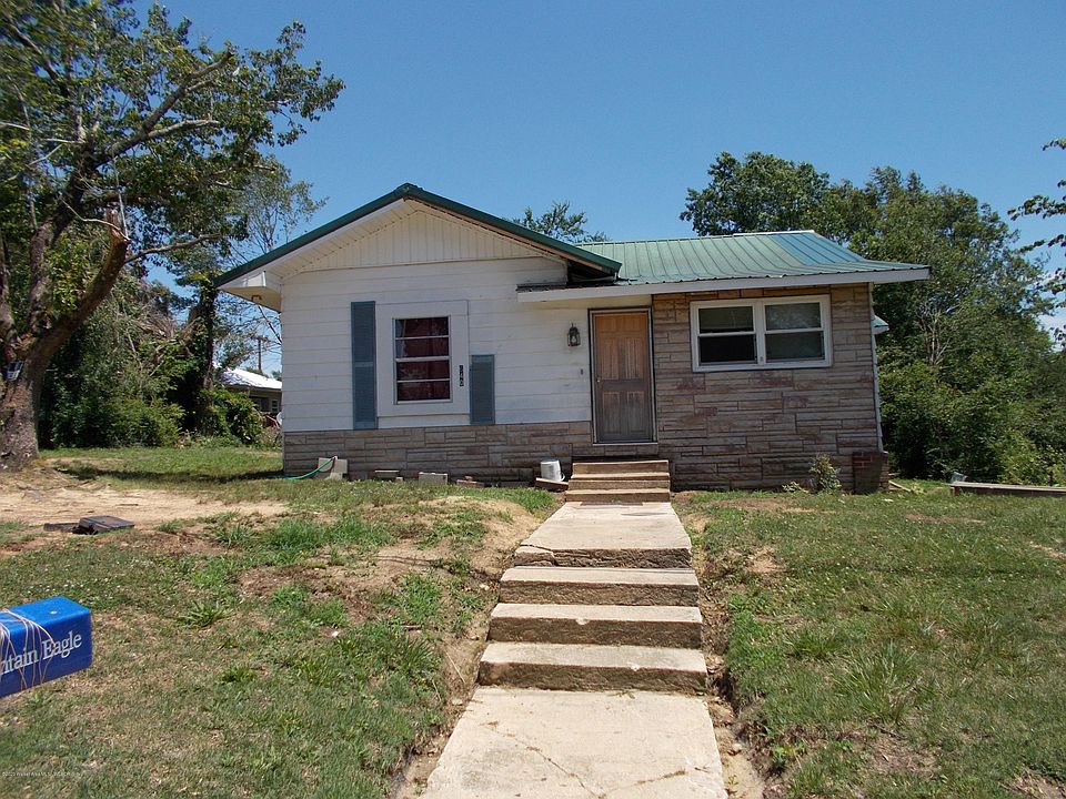 2nd image of 640 2nd St NW