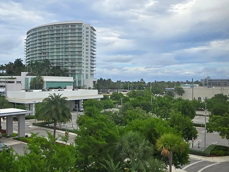 105 S Riverside Dr #402 — Photo 30