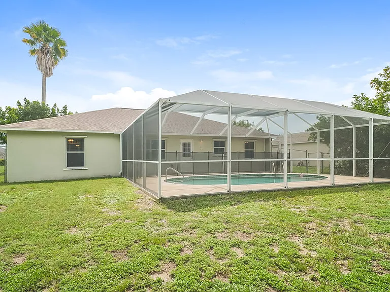 1413 SW 11th Pl — Photo 16
