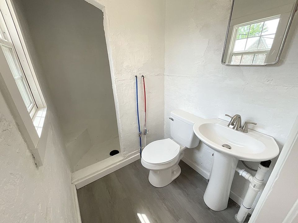 2nd image of 1544 E Kearney St #12