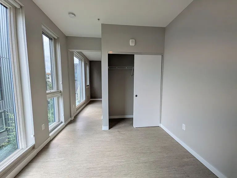 Soleil Apartments — Photo 32