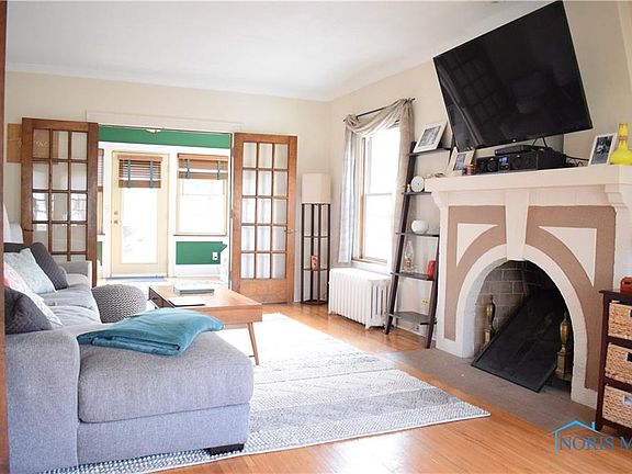3rd image of 2228 Middlesex Dr