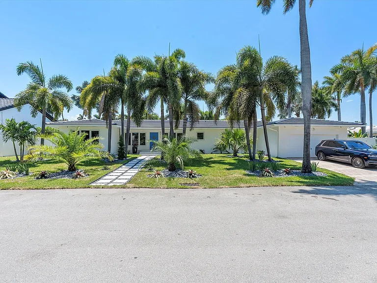 207 Royal Palm Dr — Photo 5
