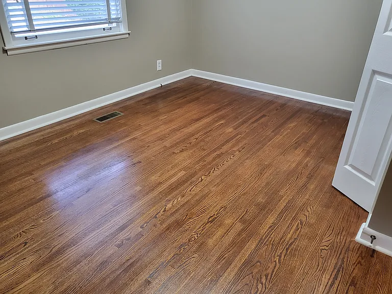 Middle back bedroom floor