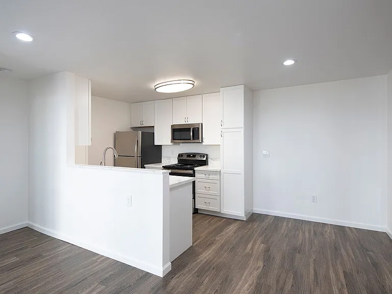 Mission Pacific Apartments — Photo 47