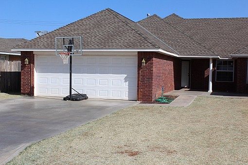 1st image of 107 Newtown Ln