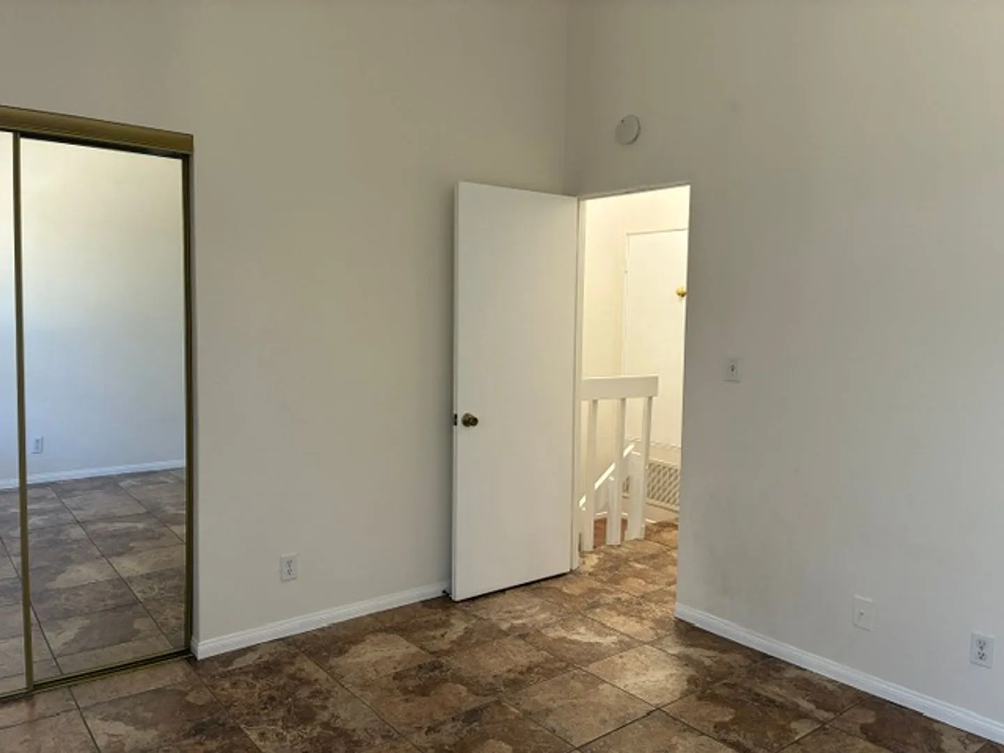 2bd 1bth Condo W/ 2 Parking Spaces In Lakewood — Photo 4