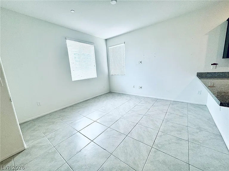 850 Bronzite St — Photo 24