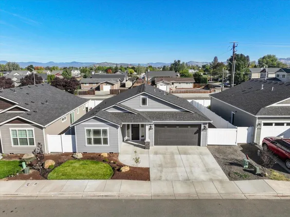 3769 Nicholas Way, White City, OR 97503
