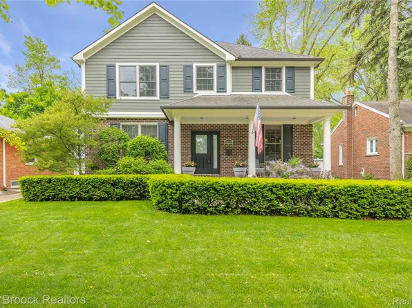 2534 Buckingham Ave, Birmingham, MI 48009