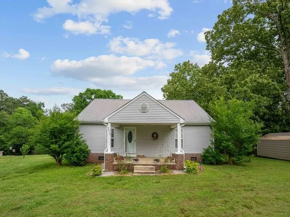 2612 Strayleaf Rd, Wildersville, TN 38388