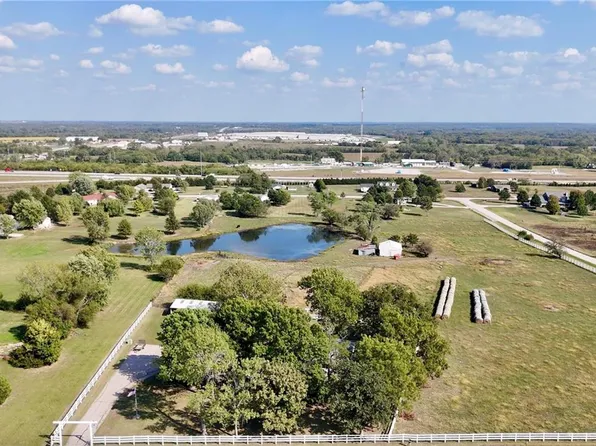 225 Megan Ln, Ottawa, KS 66067