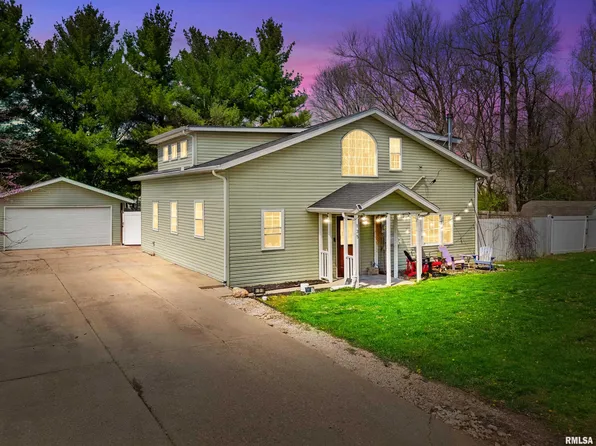 135 Bessler Lake Dr, Groveland, IL 61535