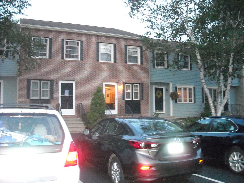 2nd image of 914 Fox Hollow Dr