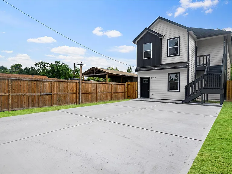 1078 Saint Clair St #A — Photo 3