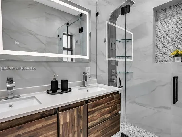 3 bed, 3.0 bath, $7,200 — Photo 4