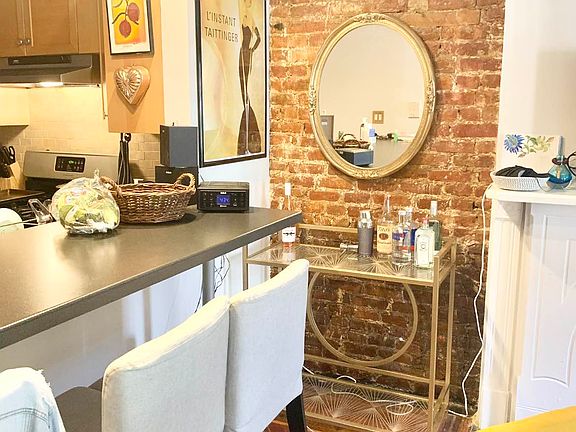 4th image of 186 Van Buren St APT 1