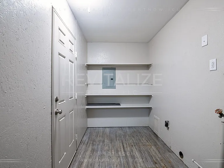 1258 Charmaine Cir N — Photo 14