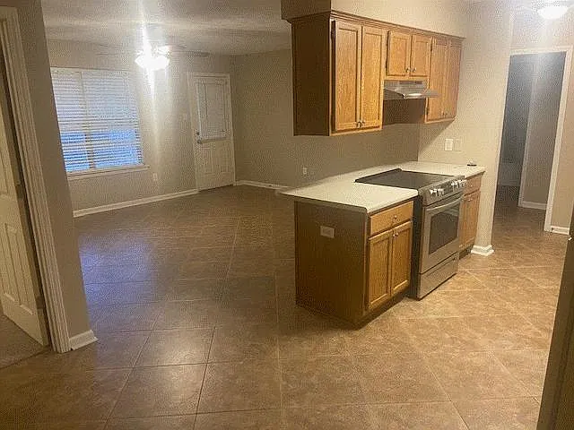 3 bed, 1192 sqft, $1,450 — Photo 2