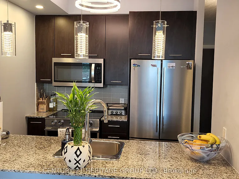 135 Village Green Sq #525 — Photo 8
