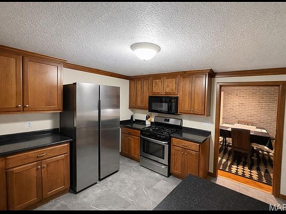 3rd image of 206 Rhoda St