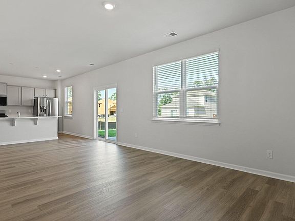 4th image of 226 Yarrow Way