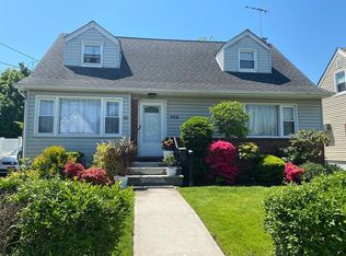 208 Beech St, Valley Stream, NY 11580