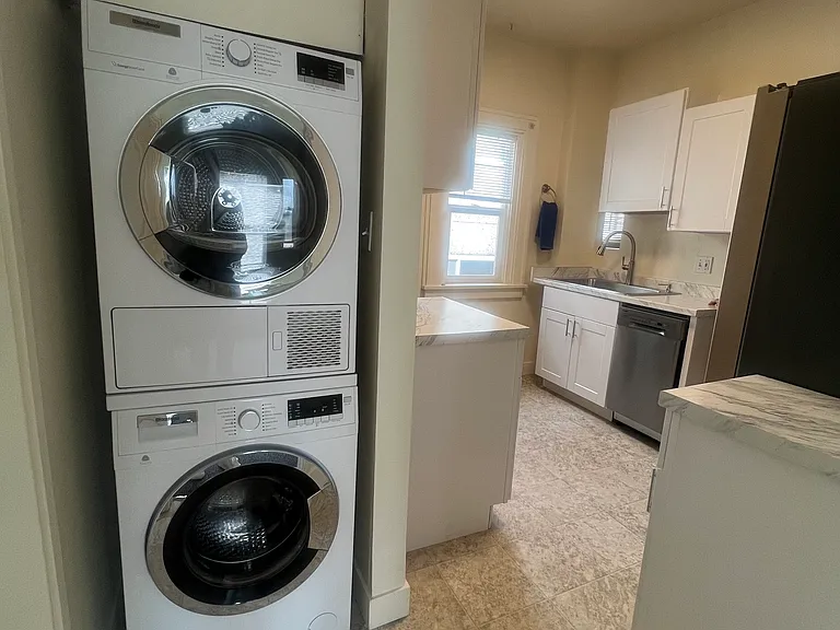 5043 11th Ave NE #B — Photo 4