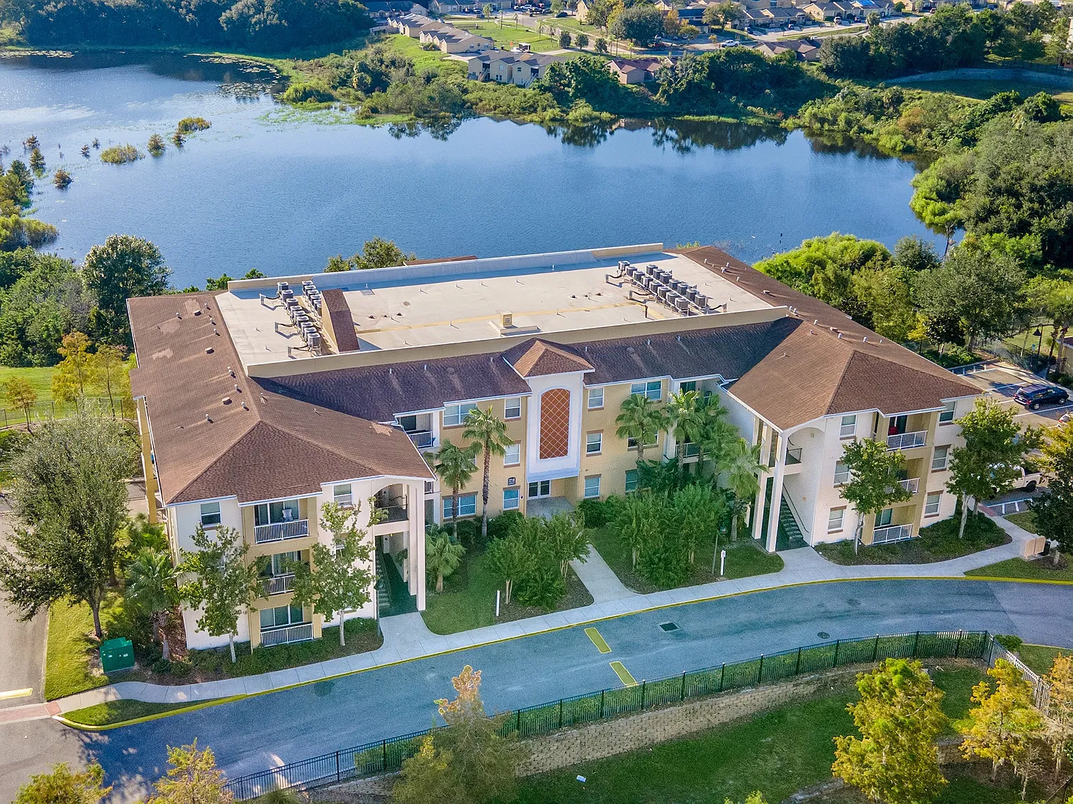 Lake Sherwood Apartments — Photo 4