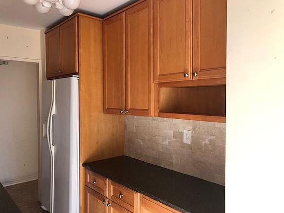 3rd image of 2915 W 5th St APT 14C