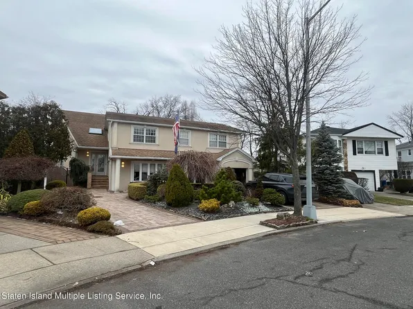 135 Dawson Cir, Staten Island, NY 10314